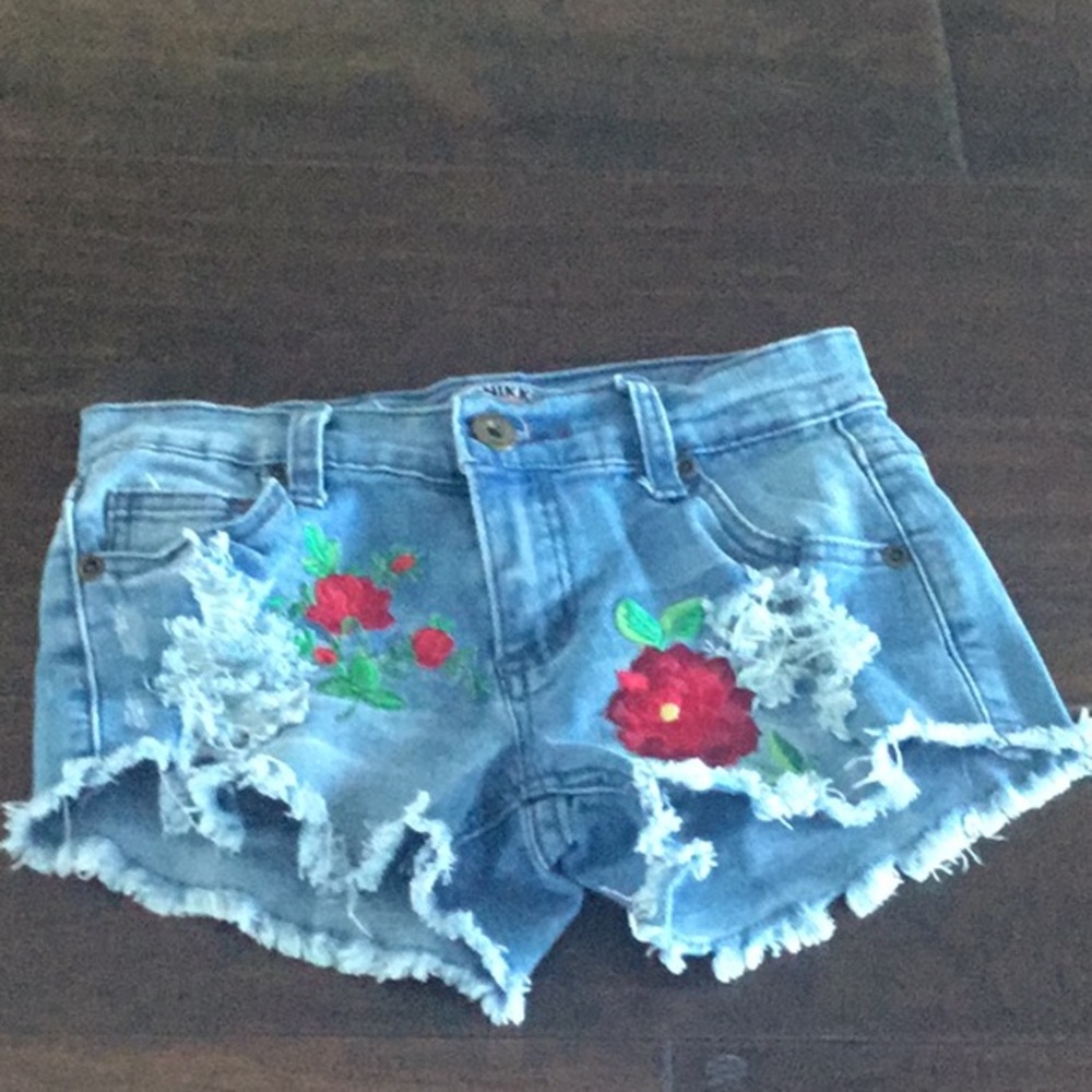 Cute jean shorts with roses